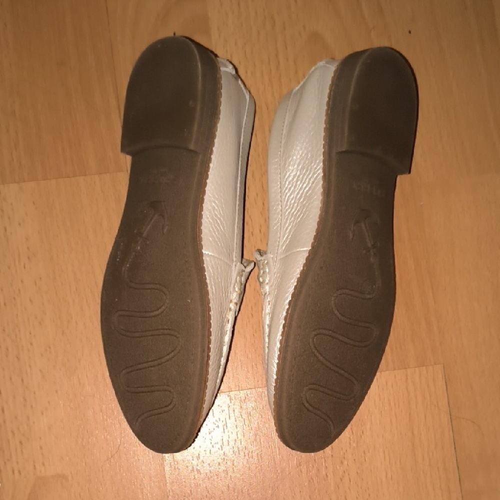 Sperry | Cream Leather Loafers for Women - Picture 2 of 4